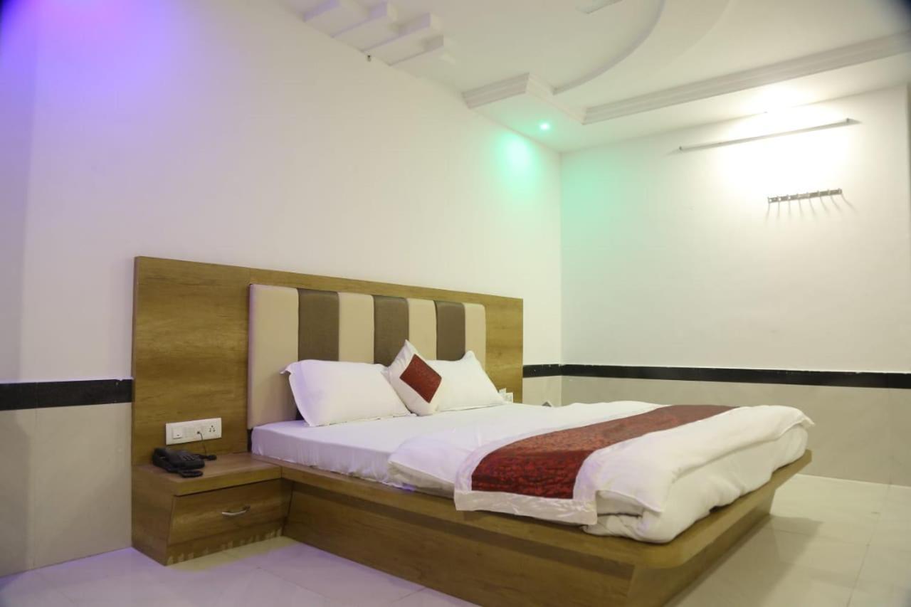 Amber Hotel Barmer Exteriér fotografie